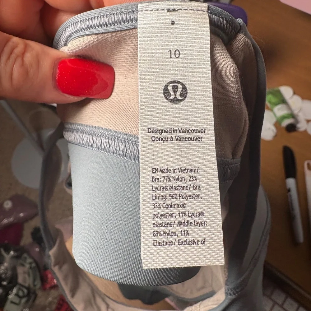 Lululemon Power Through Bra.  NWT SIZE 10 COLOR: BGIB (BELGIAN BLUE) - Picture 4 of 4
